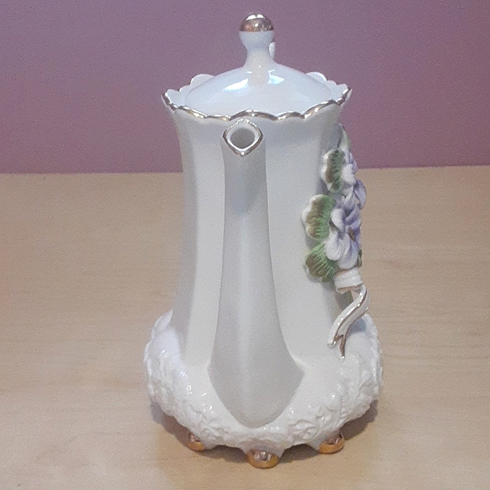 Tea pot ,Creamer & covered sugar bowl set - Picture 5 of 16
